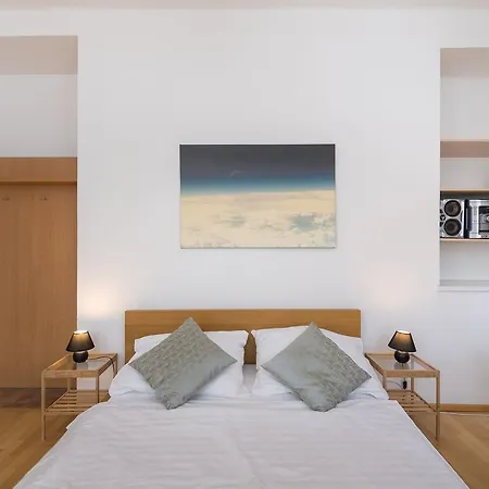 Spacious In The Heart Of * Praga