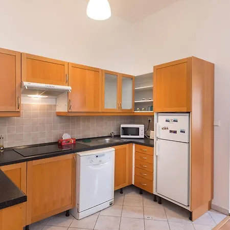 Spacious In The Heart Of דירה *