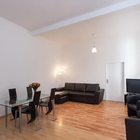 Spacious In The Heart Of דירה פראג