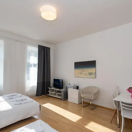 Spacious In The Heart Of דירה *