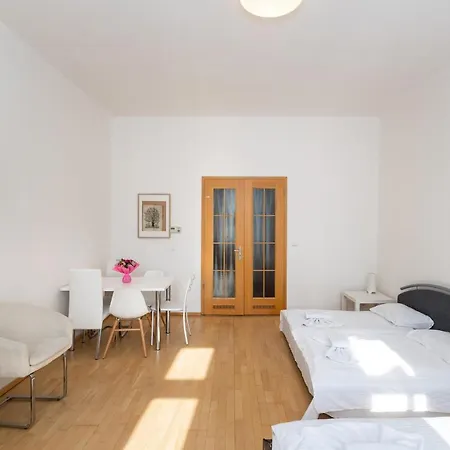 Spacious In The Heart Of דירה