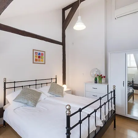 Spacious In The Heart Of * Prag